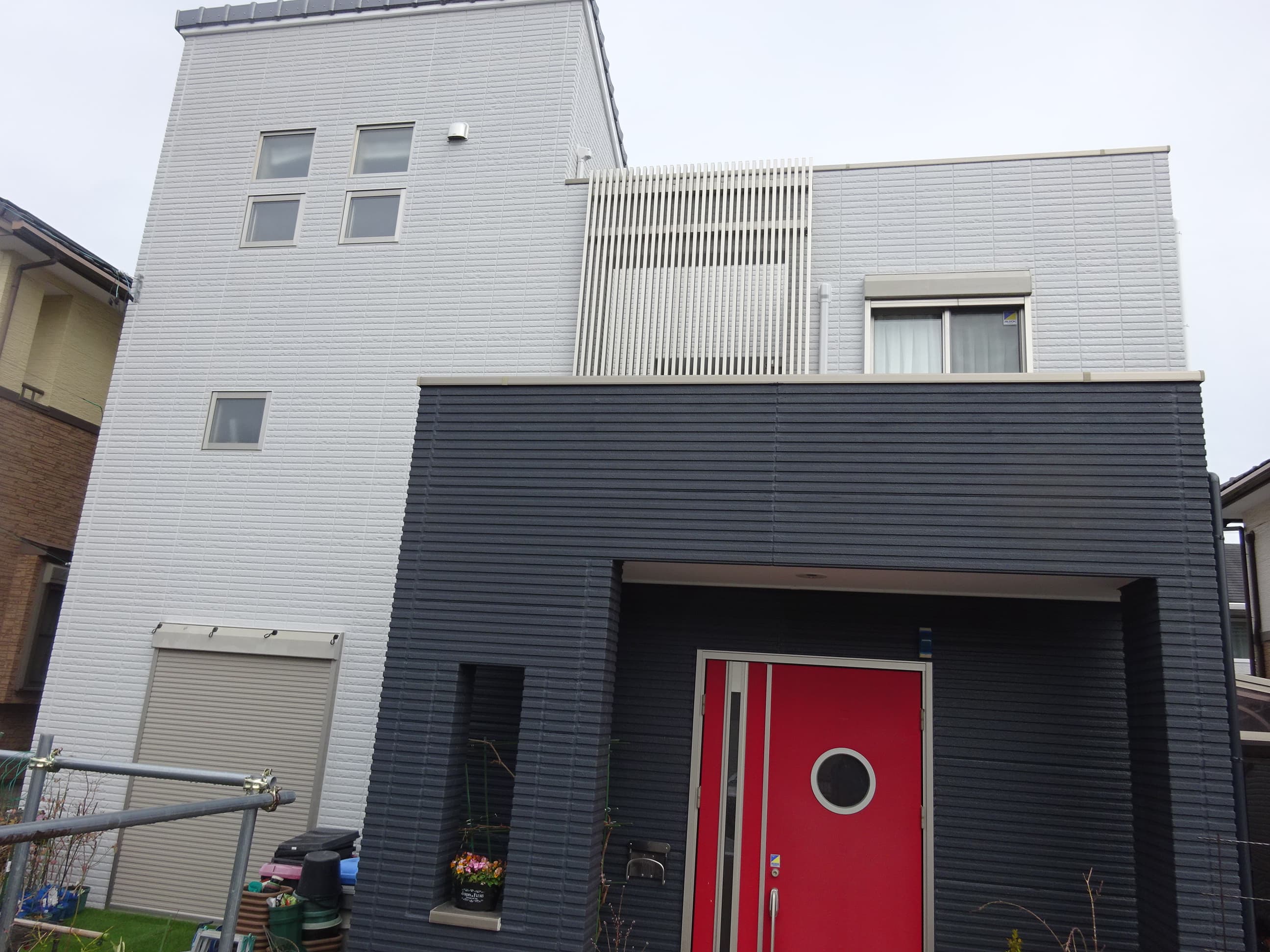 部分補修とコーキング、細部まで丁寧に。